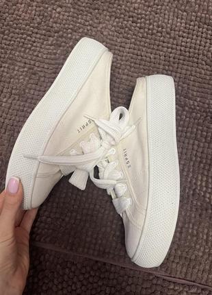 Кеди з відкритим задніком