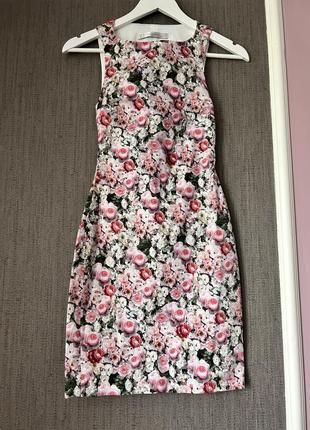Zara платье с открытой спинко в цветочный орнамент