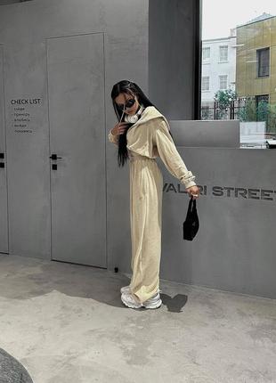 Бежевый велюровый костюм двойка брюки + кофта6 фото