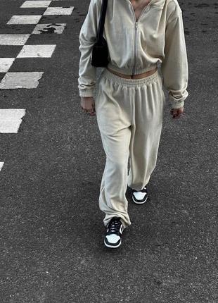 Бежевый велюровый костюм двойка брюки + кофта5 фото