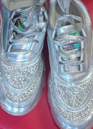 Жіночі сяючі кросівки