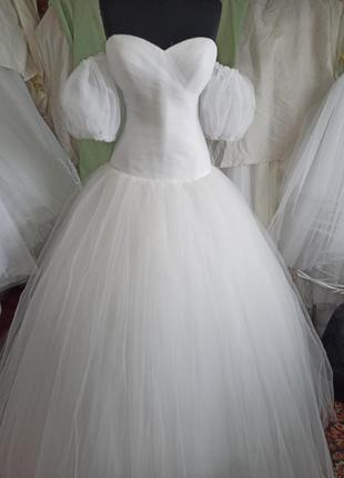 Свадебное платье с модными рукавами -буфами.4 фото