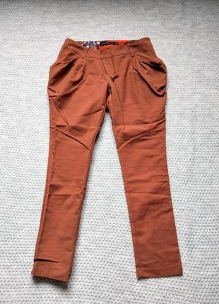 Стильные брюки, модного цвета1 фото