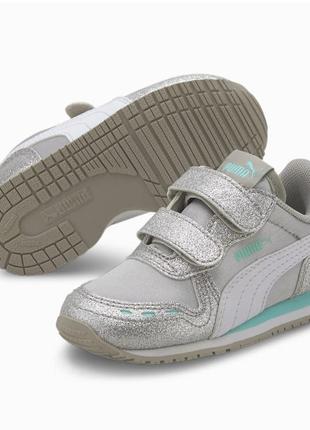 Серебряные кроссовки puma