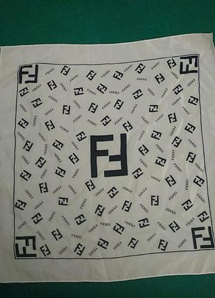 Шелковый платок fendi
