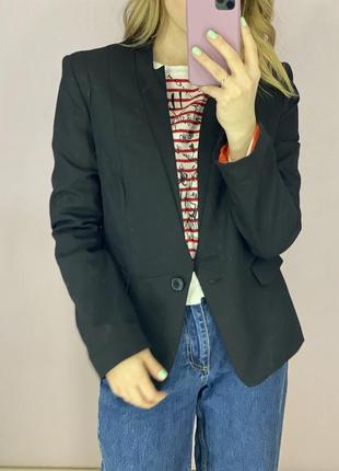 Черный пиджак с цветной подкладкой6 фото