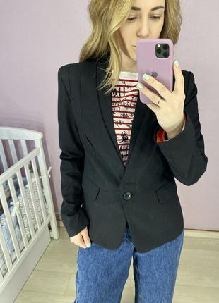 Черный пиджак с цветной подкладкой4 фото