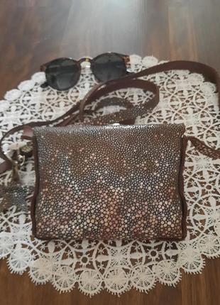 Оригинальная брендовая кожаная сумочка с лазерным напылением napsoe3 фото