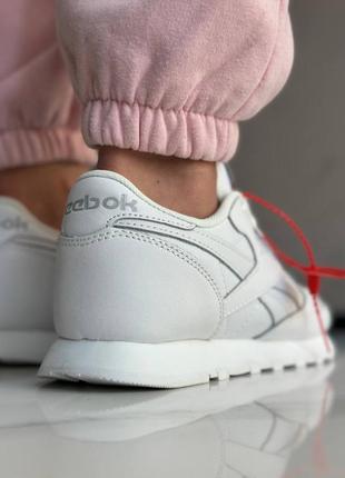 Демисезонное белое кроссовки reebok classic белые женские кроссовки reebok classic8 фото