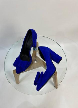 Сині електрик замшеві туфлі човники з бантиком га стійкому каблуку5 фото