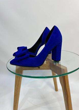 Сині електрик замшеві туфлі човники з бантиком га стійкому каблуку6 фото
