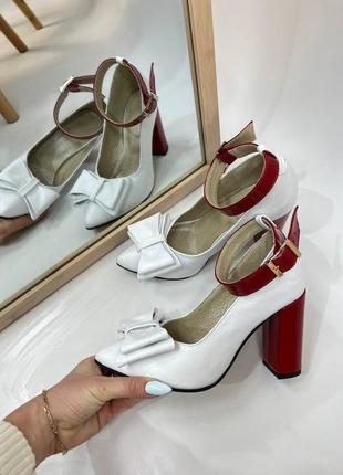 Білі шкіряні туфлі човники з бантиком з ремінцем мері3 фото