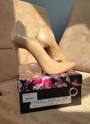 Кожаные лодочки пудровые на шпильке