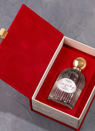 Love is a drug от bibliotheque de parfum2 фото