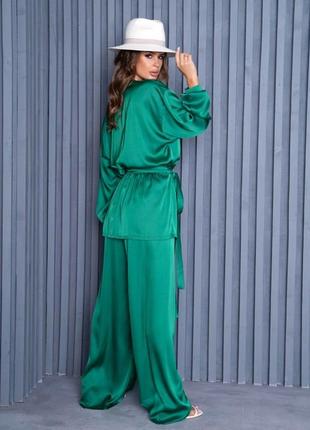 Шелковый зеленый костюм в пижамном стиле3 фото