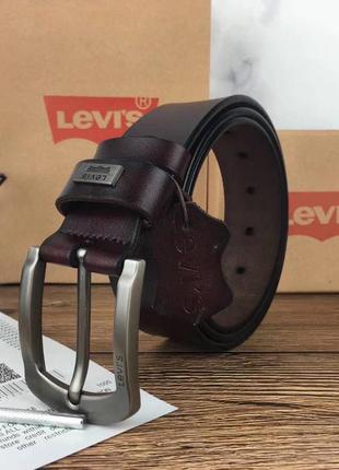 Чоловічий ремінь levi's у подарунковому наборі2 фото