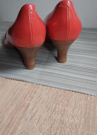 Новые красные туфли: лак+натур.кожа10 фото