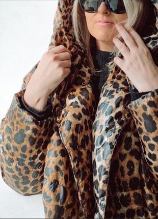 Класна тигрова леопардова куртка пальто пуховик zara