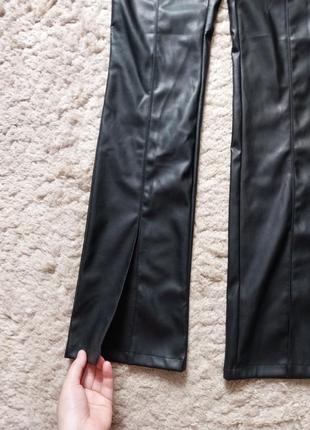 Кожаные брюки лосины с разрезами4 фото