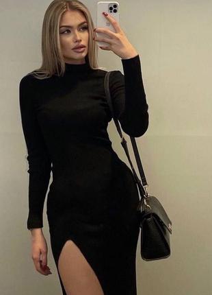 Сукня з розрізом