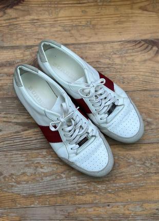 Шкіряні жіночі білі  кросівки burberry 38 розмір