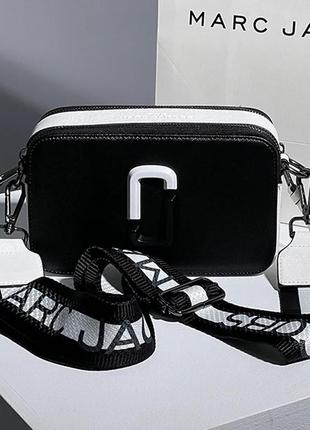 Стильна жіноча сумка marc jacobs the snapshot ying yang black/white 21 х 12.5 х 7 см