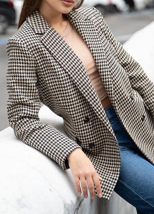 Классический пиджак черно бежевый пиджак прямого кроя с карманами пиджак в клетку...