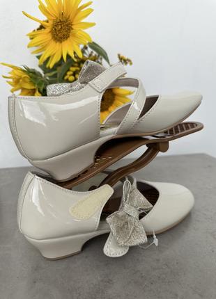 Туфли для девочки лаковые белые rachel shoes7 фото