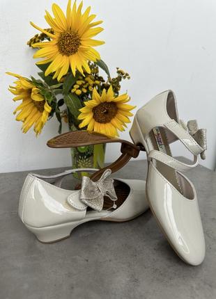 Туфли для девочки лаковые белые rachel shoes8 фото