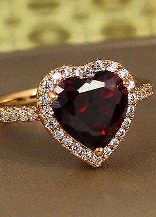 Кольцо  xuping jewelry сердце океана с красным камнем 1,4 см р 20  золотистое1 фото