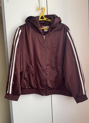 Атласная оверсайз курточка худи с лампасами а-ля adidas