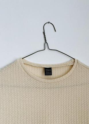 Бежевый лонгслив shein из фактурного материала