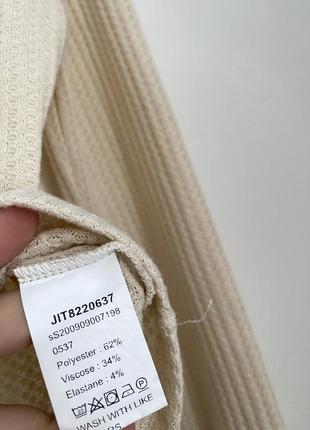 Бежевый лонгслив shein из фактурного материала