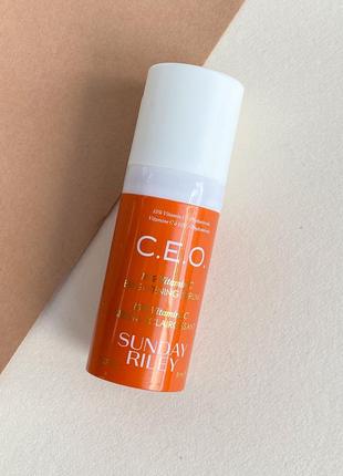 Освітлююча антивікова сироватка з вітаміном з 15% вітаміном с  sunday riley c.e.o. 15% vitamin c brightening serum ceo 8 мл
