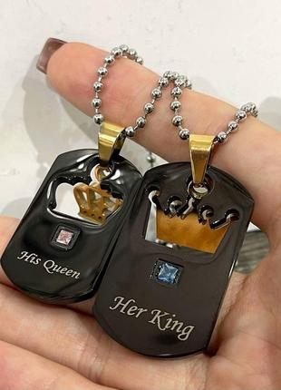 Оригінальний подарунок хлопцю, дівчині парні кулони "король королева золото та титан" ювелірна сталь у коробочці5 фото