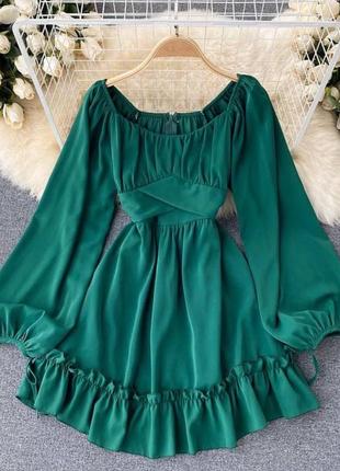 Сукня коротка однотонна на довгий рукав з вирізом а зоні декольте приталена якісна стильна трендова пудрова зелена4 фото