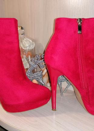 Червоні черевички