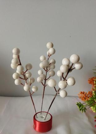 Ягода на ветке белая декоративная 20 см4 фото