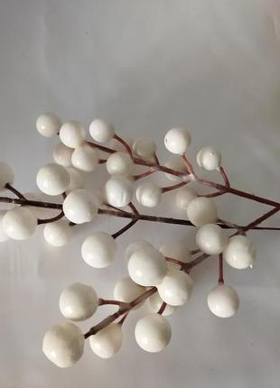 Ягода на ветке белая декоративная 20 см2 фото