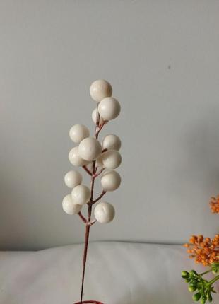 Ягода на ветке белая декоративная 20 см3 фото