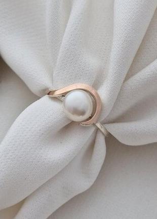 Кольцо серебряное с золотой напайкой и жемчужиной