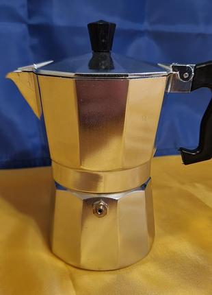 Хороша гейзерна кавоварка a-plus на 3 чашки турка для кави