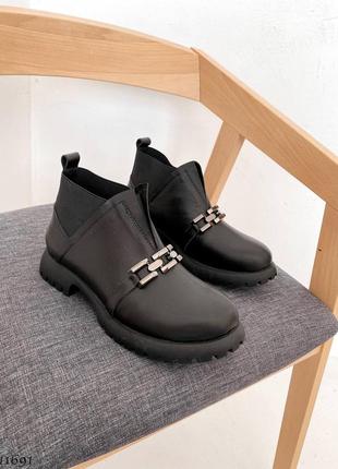 Черные натуральные кожаные демисезонные деми осенние низкие короткие ботинки с резинкой на резинке цепочкой кожа8 фото