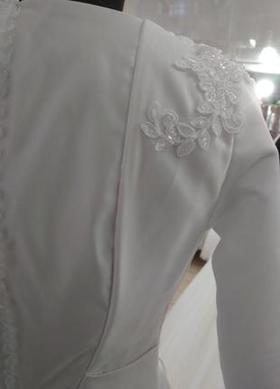 Классическое белое атласное свадебное платье новое 38 размер2 фото