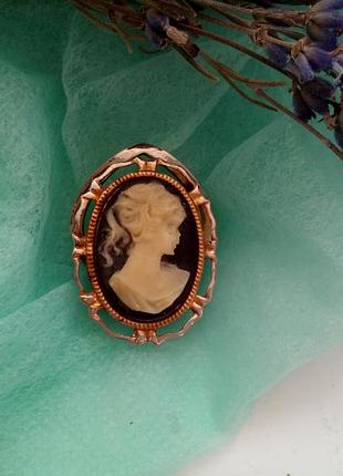 Камея на пластику, кліп брошка для шарфа, целулоїд, вінтаж брошка