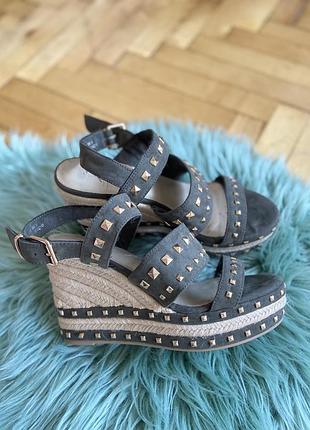 Босоніжки на платформі колір хакі