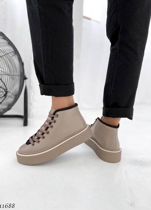 Демисезонные ботинки на шнуровке
цвет: беж, натуральная кожа7 фото