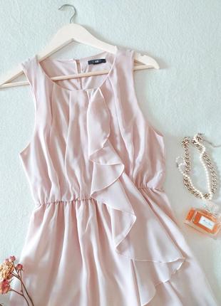 Женственное нежное платье пыльно-розового цвета с воланом4 фото