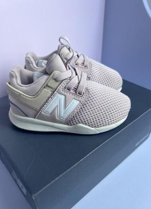 Кроссовки new balance, 21 размер, цвет пудренный