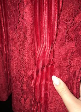 Неймовірно гарна червона сукня з вклюровтми вставками та мереживом5 фото